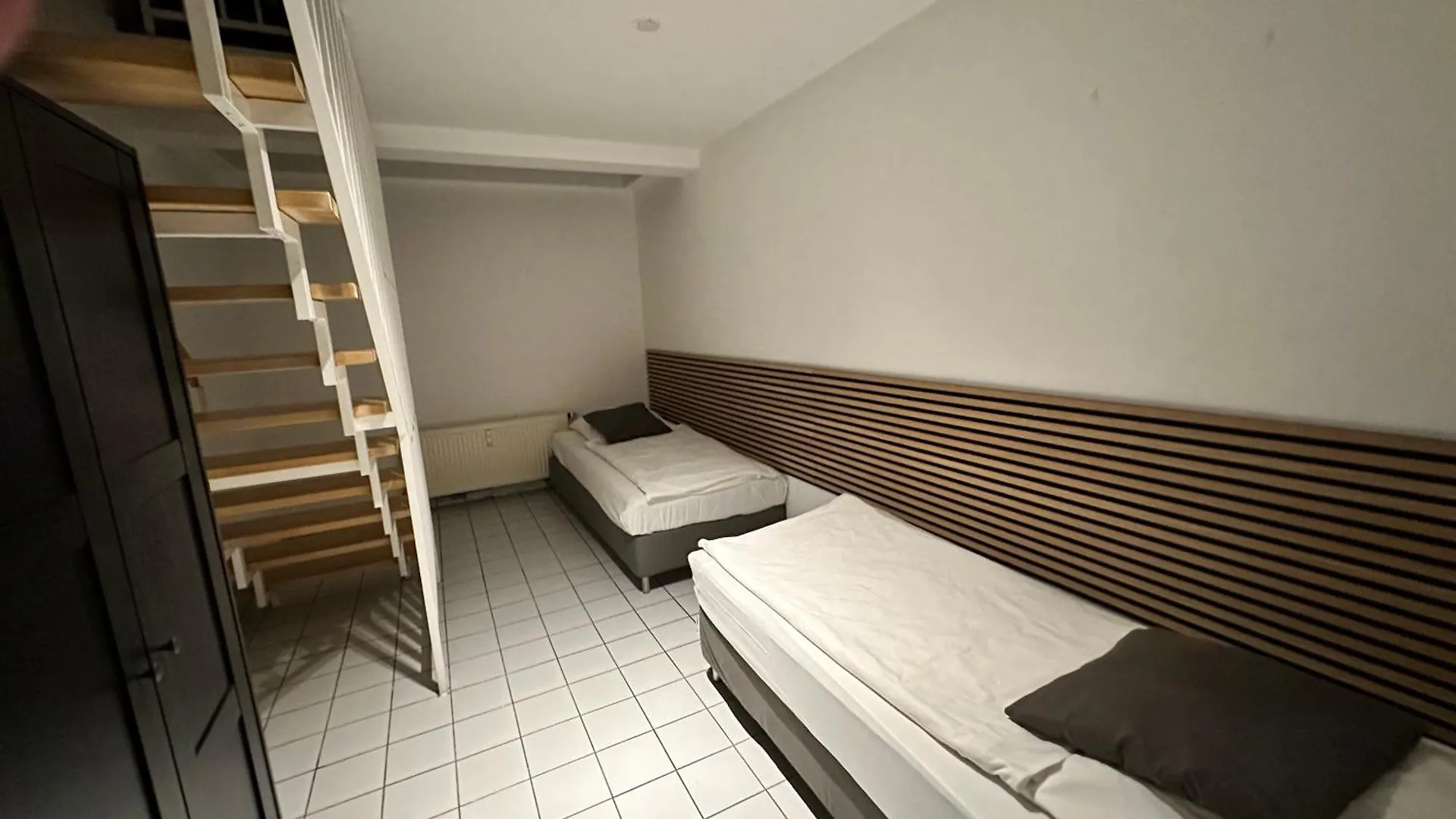 Schokoladenmuseum - Top Lage - Souterrain Apartment Cologne
