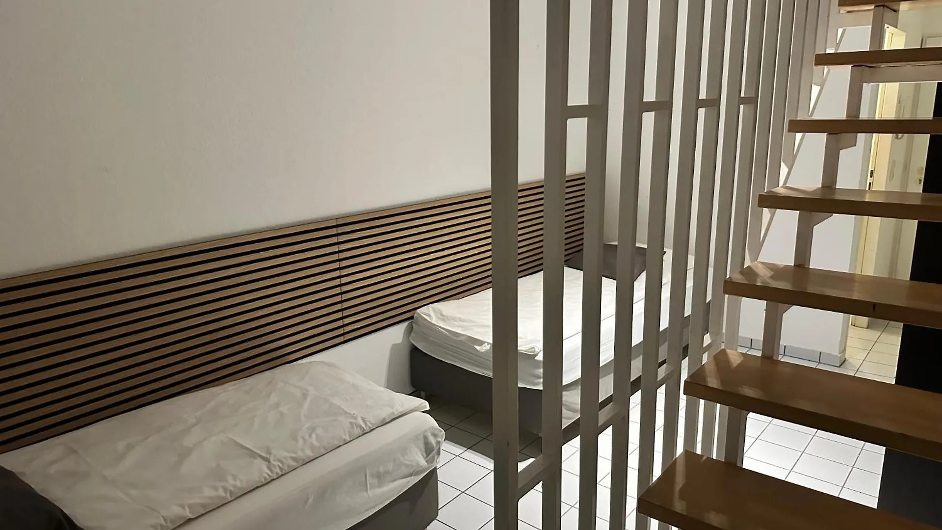 Schokoladenmuseum - Top Lage - Souterrain Apartment Cologne